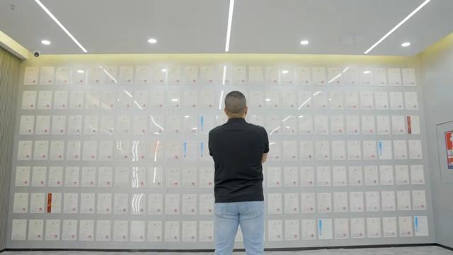 产品年销过亿反内卷成行业第一ky开元棋牌深圳小伙逆袭做小(图3)