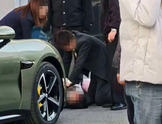 用「四曲面」无边框设计蚂蚁阿福跻身国内A